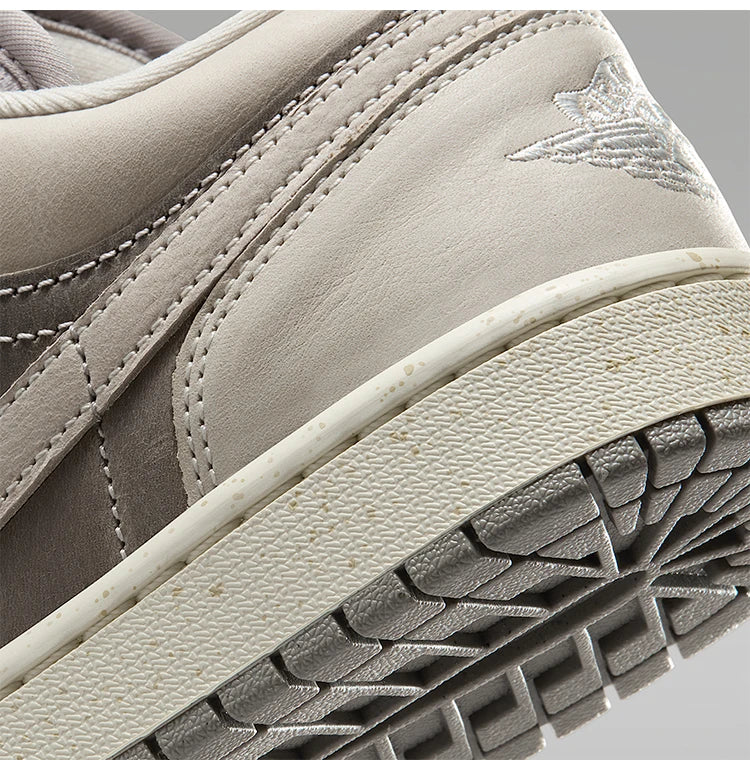 Nike Original JORDAN Herren-Basketballschuhe, niedrig geschnitten, mit Schnürung, strapazierfähig und stoßdämpfend, IB7011-001