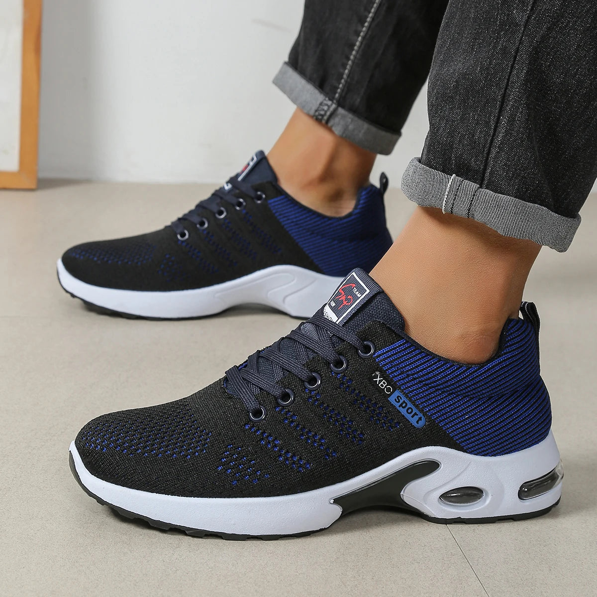 Herren-Schuhe – modische, besonders atmungsaktive Schnür-Laufschuhe – rutschfest, langlebig und mit Komfort wie auf einem Kissen – modische Herren-Sneaker