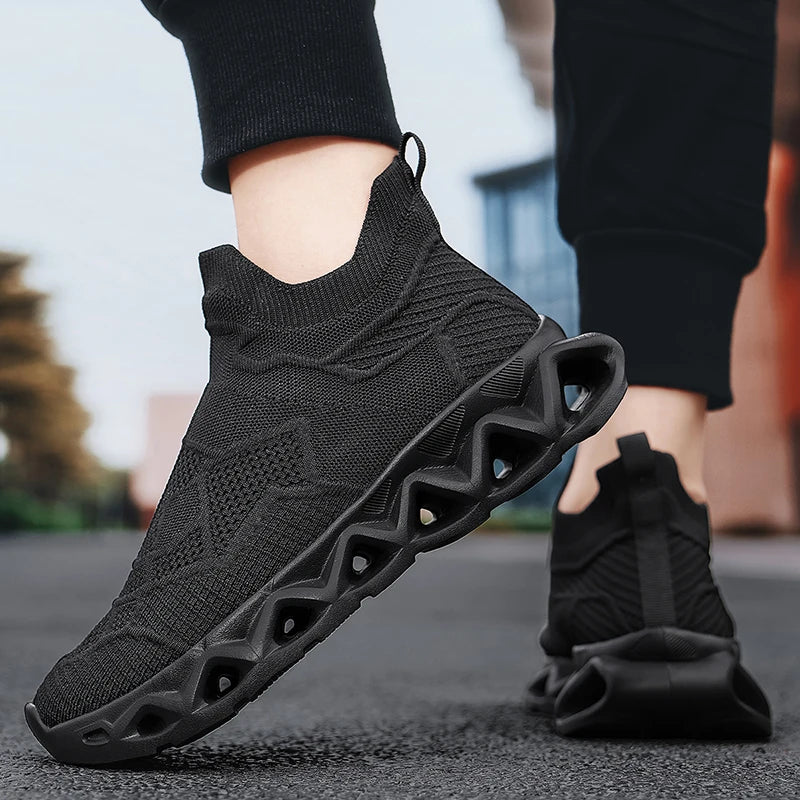 Men Sports Shoes Ultralight Fashion Slip on Daily Walking Outdoor Jogging Shoes Breathable Mesh Comfortable Casual Shoes for Men