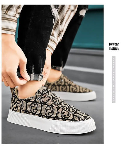 Designer black sneakers for men, running and walking shoes, frenulum-free canvas summer shoes, 2024 trend, men's luxury sneakers