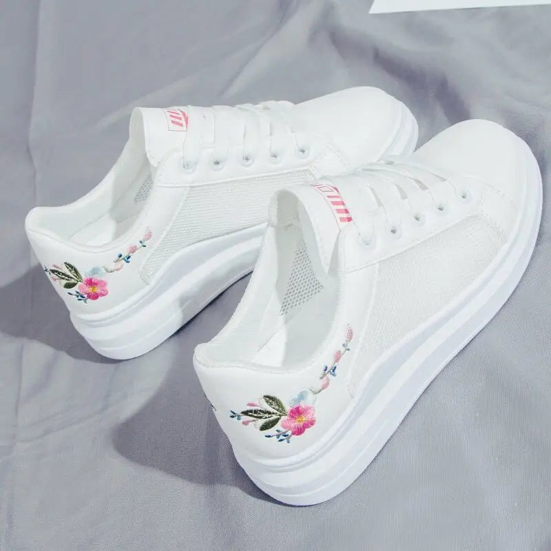 Shoes 2025 Women Running Spring Autumn Fashion White Breathable Embroidered Flower Lace-Up Casual Sneakers Women's Shoes