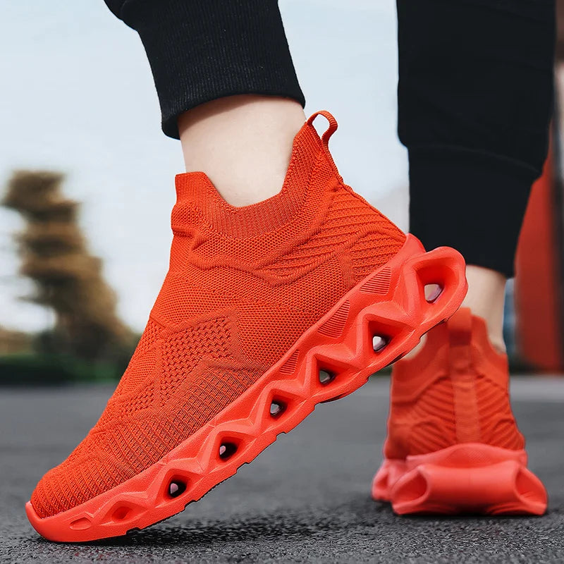 Men Sports Shoes Ultralight Fashion Slip on Daily Walking Outdoor Jogging Shoes Breathable Mesh Comfortable Casual Shoes for Men