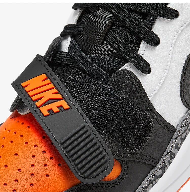 Nike Original Jordan Herren-Basketballschuhe mit Air-Dämpfung CD7069-118