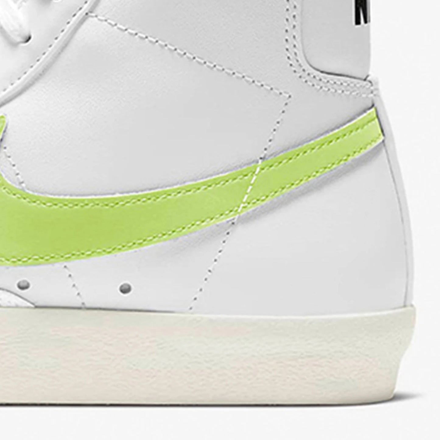 Nike Authentic Blazer Sapatilhas Casuais de Cano Médio para Mulher com Envolvimento Antiderrapante CZ1055-108