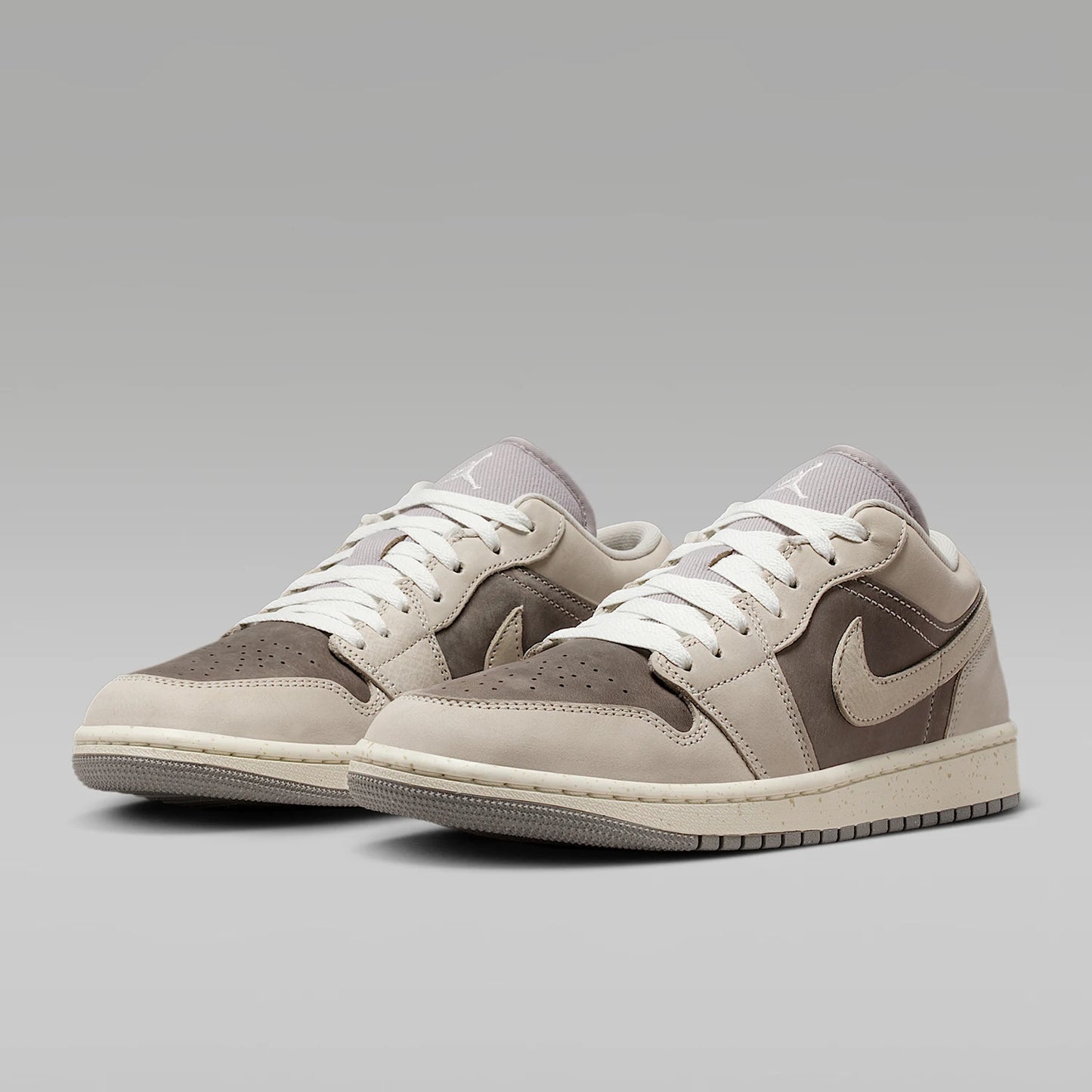 Nike Original JORDAN Herren-Basketballschuhe, niedrig geschnitten, mit Schnürung, strapazierfähig und stoßdämpfend, IB7011-001