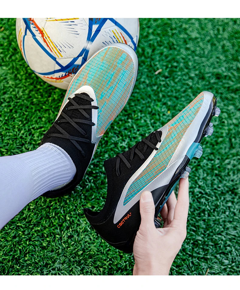 Nuove scarpe da calcio da uomo per esterno, traspiranti, antiscivolo, con tacchetti lunghi, per allenamento e partita, comode anche per ragazzi