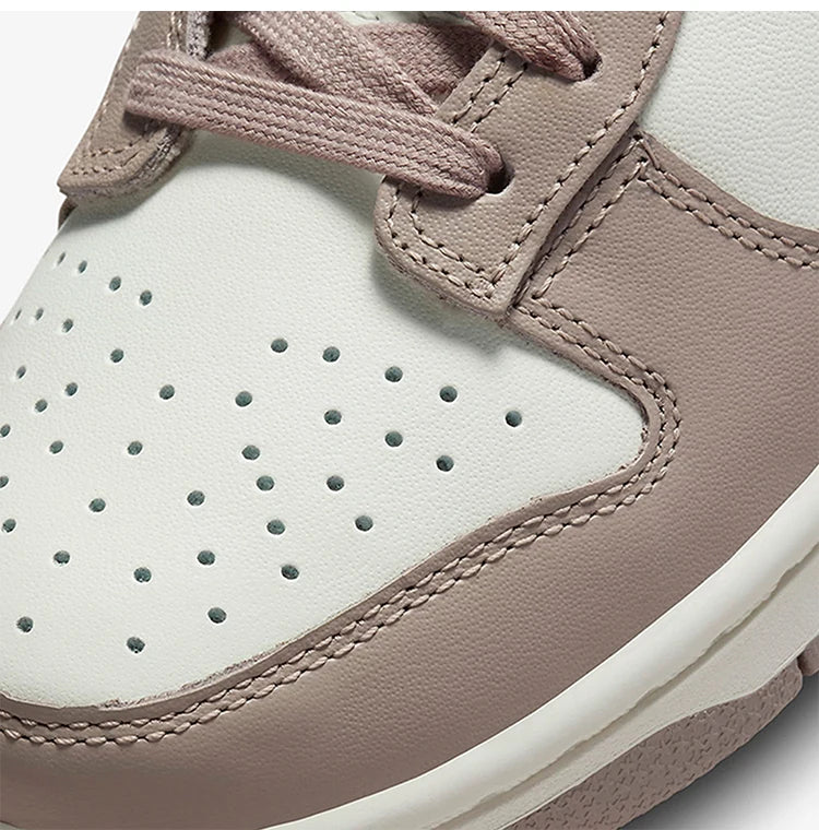 Sneakers basse rétro da donna Nike Genuine Dunk Low DD1503-125