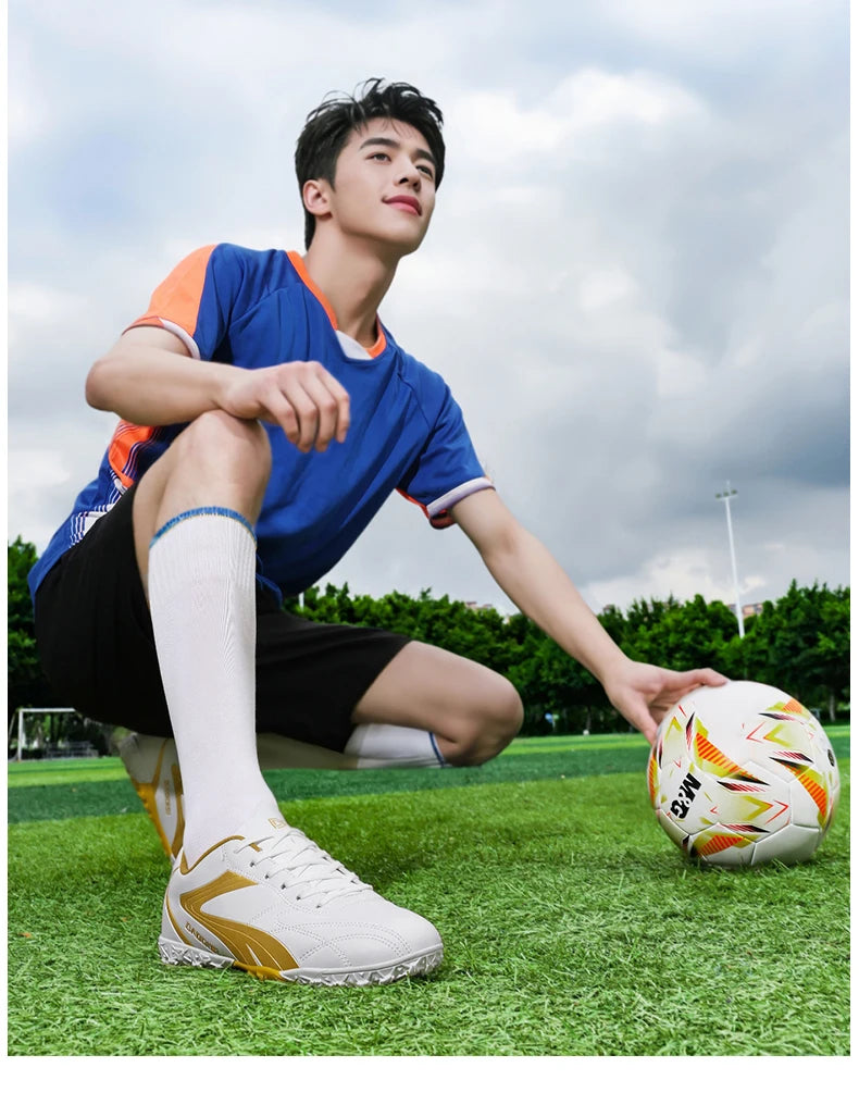 New Professional Men Soccer Shoes Adult Football Sneakers Indoor Futsal Ultralight Non-Slip Sport Wear-Resistant Football Boots.