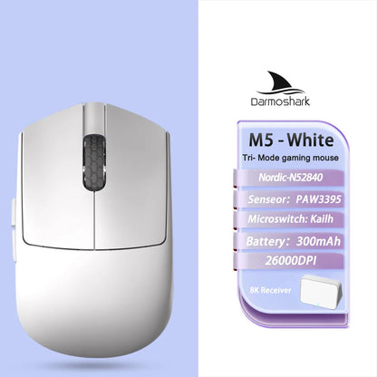 Darmoshark M5Air geschmiedete Carbonfaser kabellose 8K-Gaming-Maus PAW3950 30K DPI für kleine Hände, Finger-Grip, Game-Makro-Maus, leicht