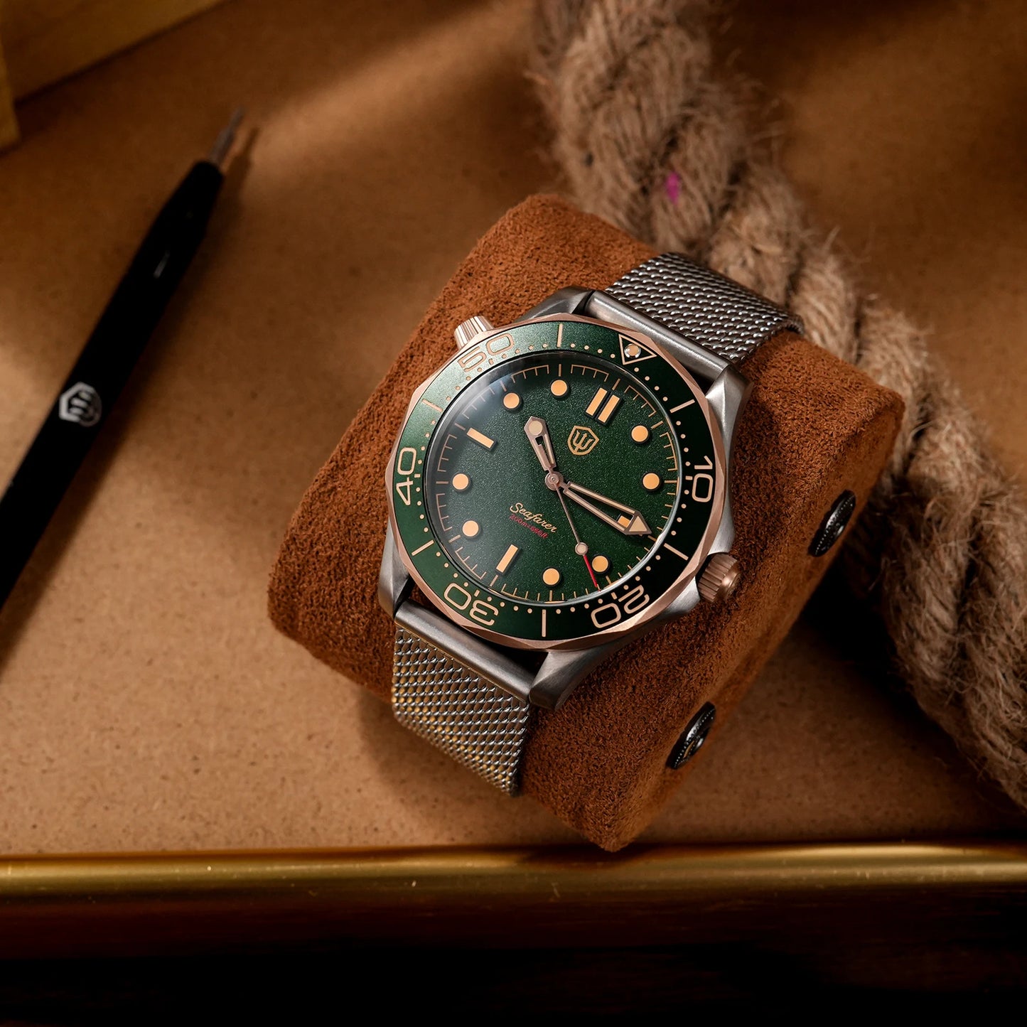 Watchdives WD007Q Diver Watch VH31 Sweep Second Quartz Movement Luminous Domed Sapphire Crystal Watches 42mm Titanium Watches