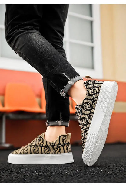 Designer black sneakers for men, running and walking shoes, frenulum-free canvas summer shoes, 2024 trend, men's luxury sneakers