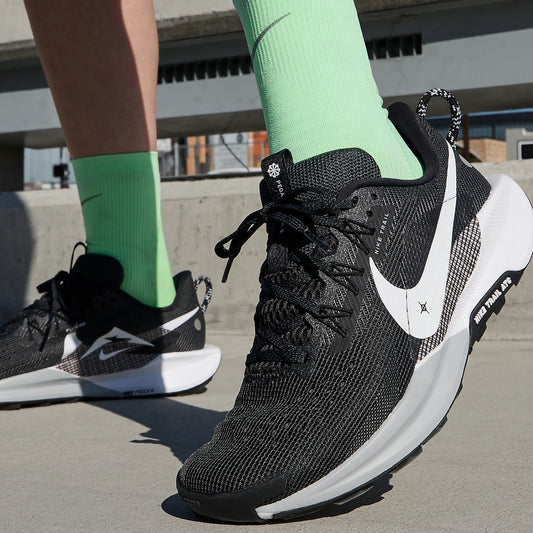 Nike Official Women's Pegasus Trail 5 Off-Road Lace-Up Running Shoes DV3865-001