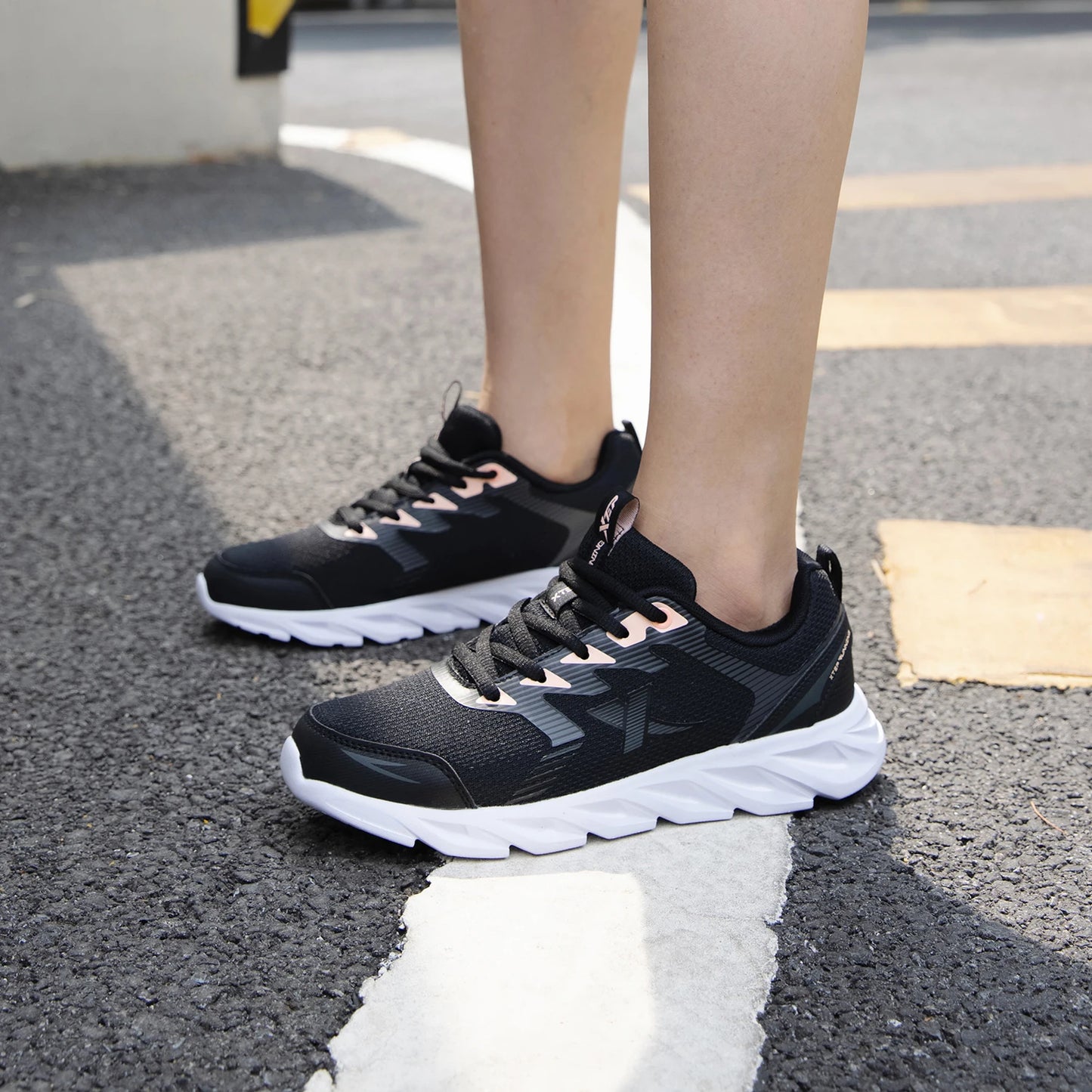 Xtep Women Running Shoes  New Fashion Lightweight Sneakers For Women Breathable Cushioning Sports Shoes Female 879318110073