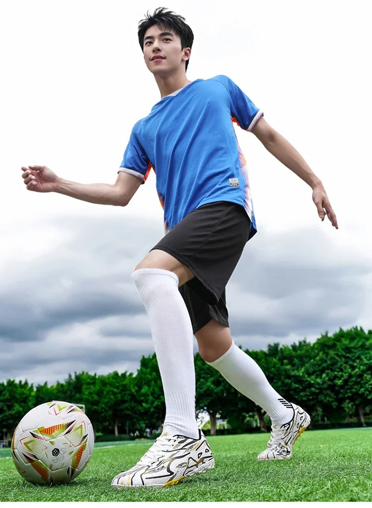New Men Football Boots TF Sport Training Soccer Shoes Kids Ultralight Breathable Professional Sneakers Unisex Grass Cleats Match