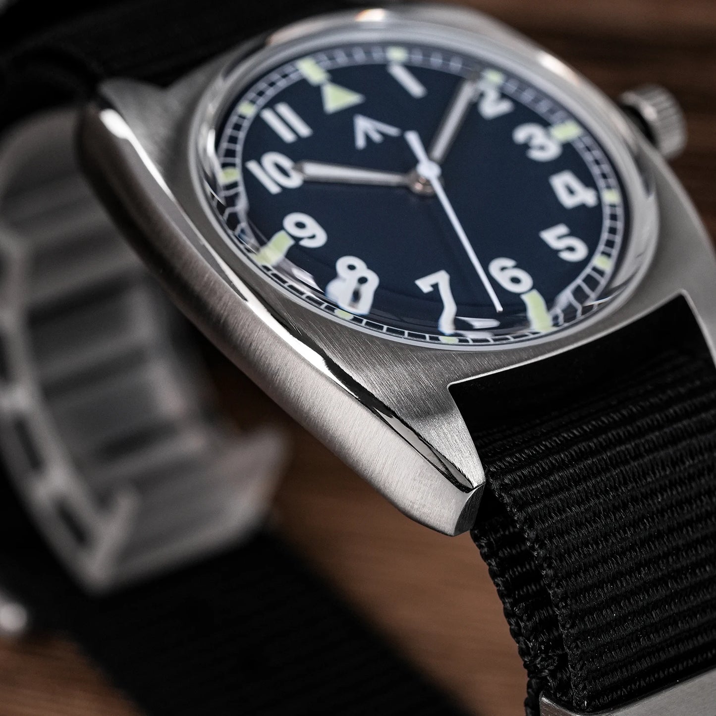 Orologio Militado ML17 Miyota Super 2035/ GL12 con movimento al quarzo, Luminova C3 e BGW9, impermeabile 100m, in acciaio inox