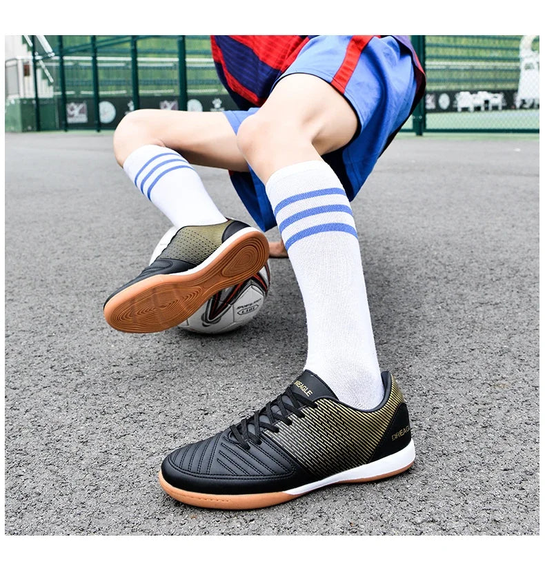 Soccer Shoes Men Anti-Slip Indoor Football Boots Fashion Men’s Futsal Shoes IC Training Cleats Chuteira Futebol Male Sneakers