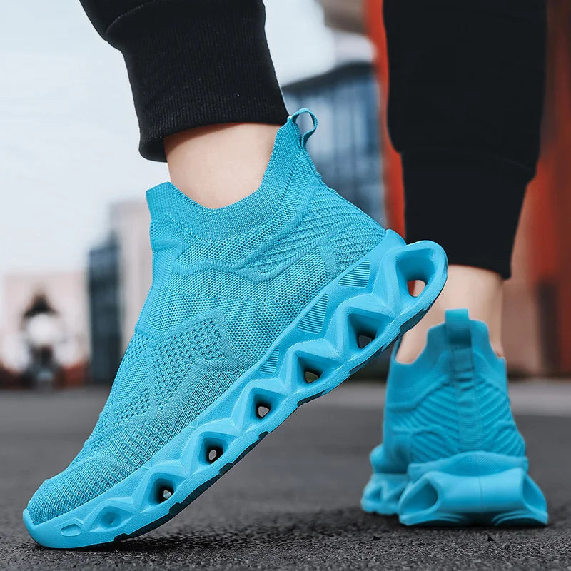 Men Sports Shoes Ultralight Fashion Slip on Daily Walking Outdoor Jogging Shoes Breathable Mesh Comfortable Casual Shoes for Men