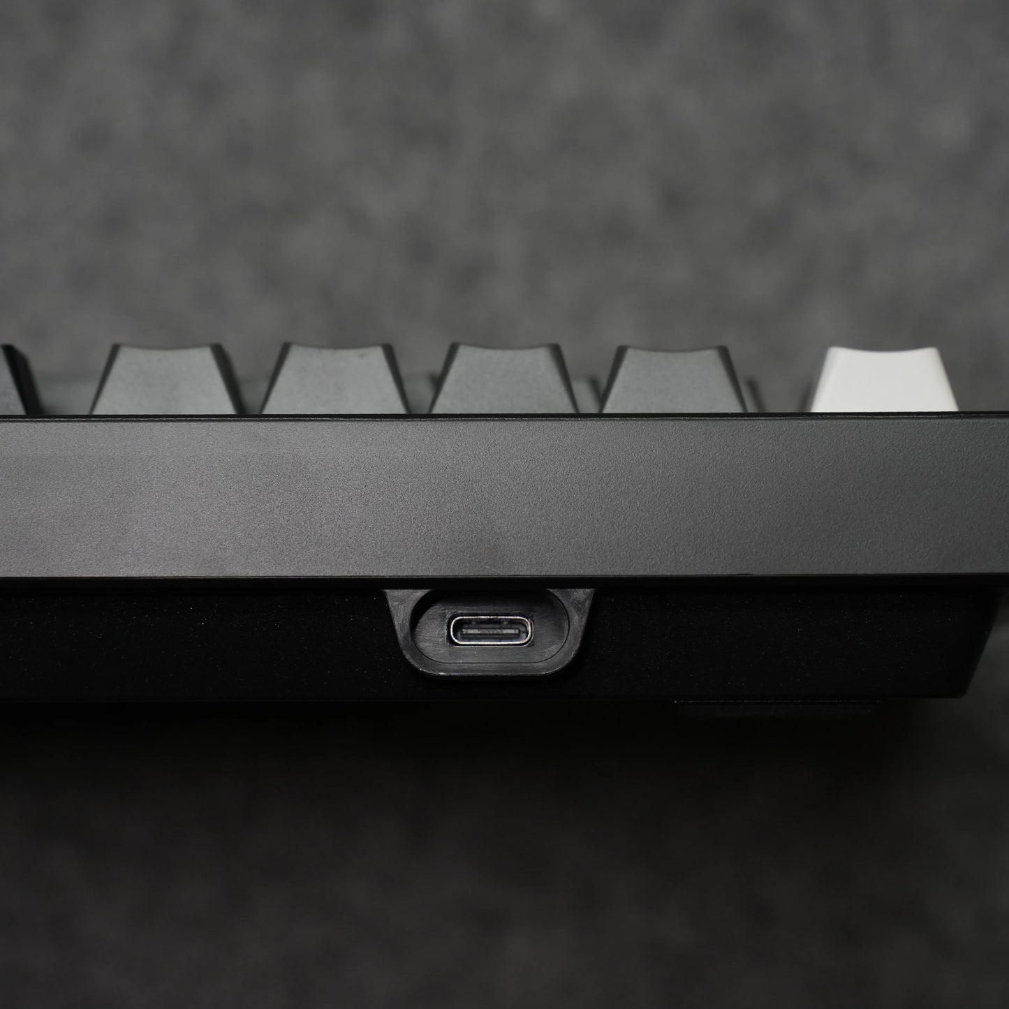 Tastiera meccanica gaming personalizzata Akko 5075 V3 75% ANSI-US con manopola del volume, hot-swappable, RGB, USB Type-C/2.4g e BT5.0 tri-mode