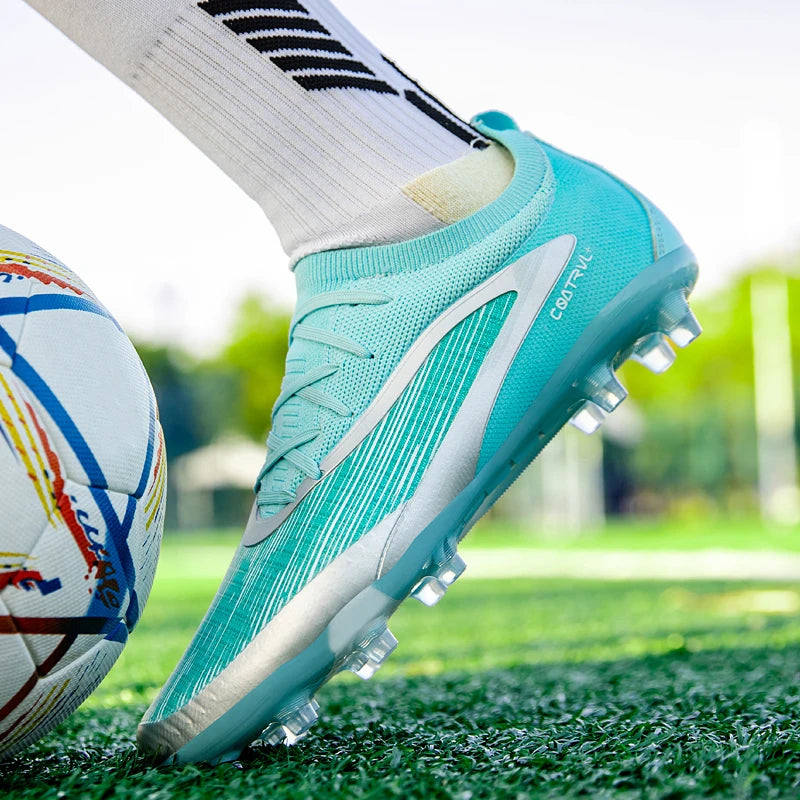 2026 New Men Soccer Cleats Breathable Lightweight Football Boots Anti-Slip Training Shoes Outdoor Sport Sneakers
