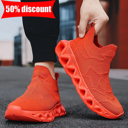 Men Sports Shoes Ultralight Fashion Slip on Daily Walking Outdoor Jogging Shoes Breathable Mesh Comfortable Casual Shoes for Men