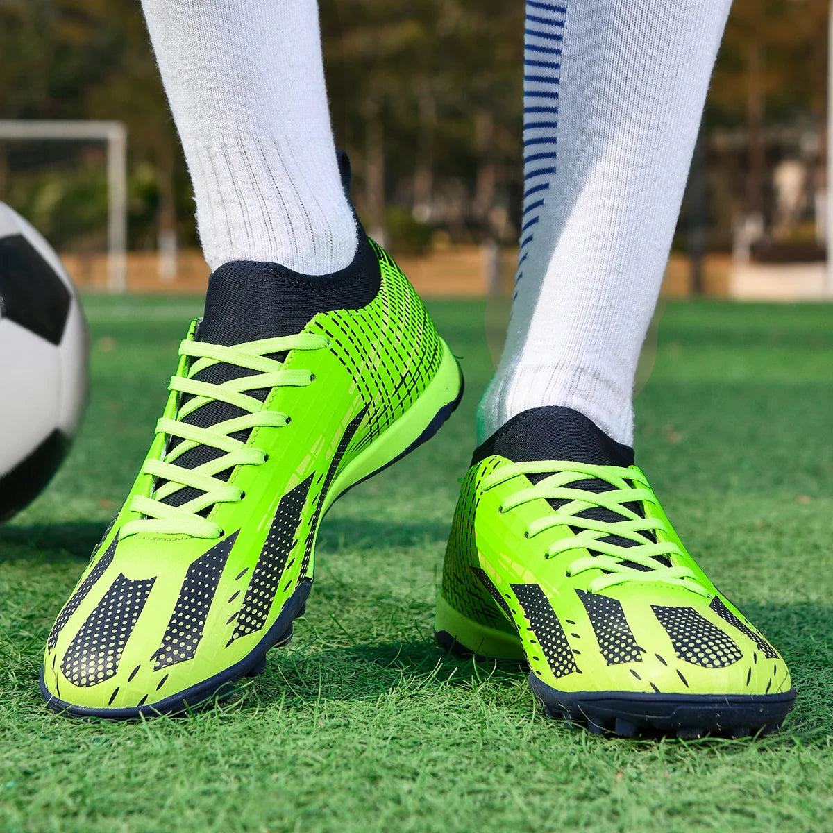 New Men Soccer Shoes Futsal Indoor Football Boots Sport Match Training Kids TF Cleats Grass Ankle Hot-selling High-quality Light