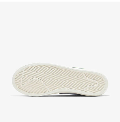 Nike Authentic Blazer Sapatilhas Casuais de Cano Médio para Mulher com Envolvimento Antiderrapante CZ1055-108