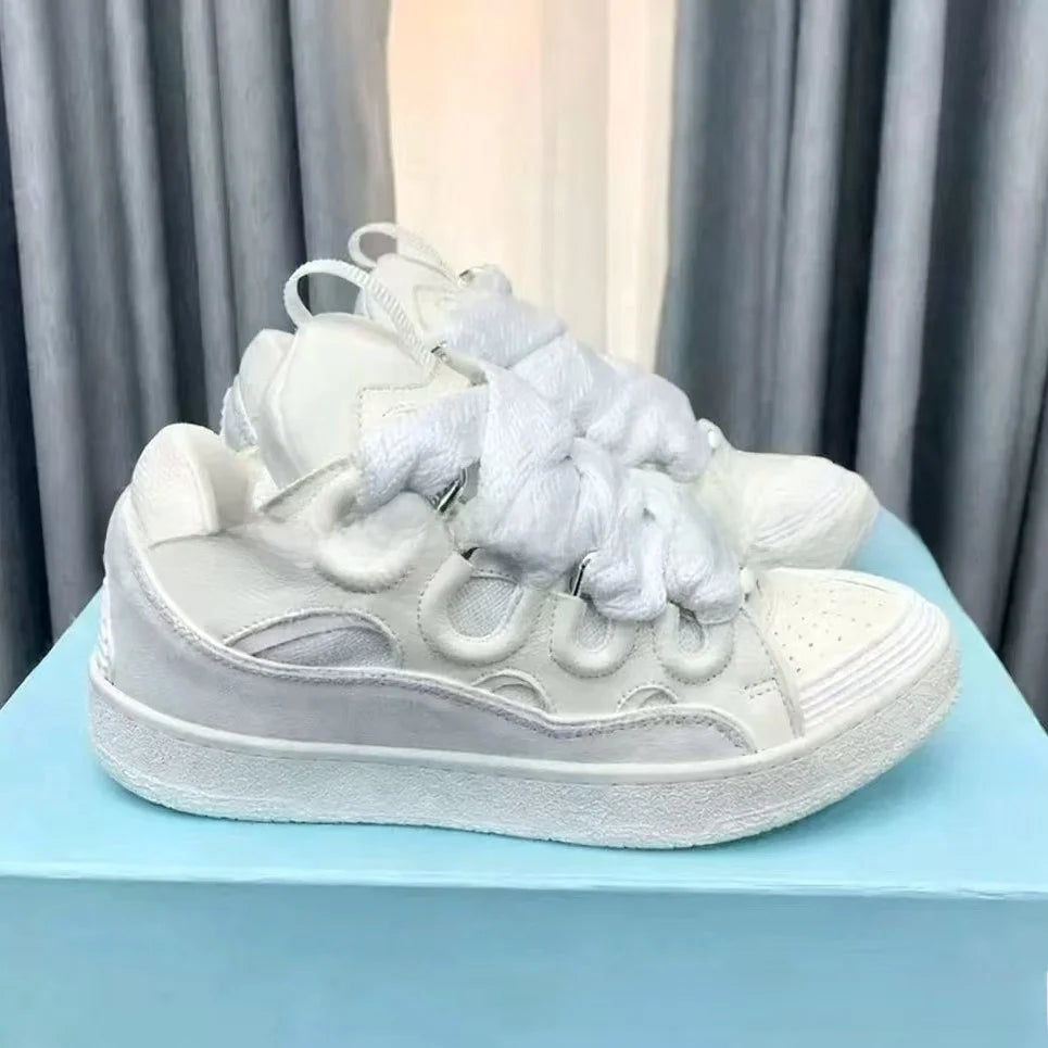 Bequeme Skate-Schuhe mit hohem Absatz, dicker Sohle, lässige sportliche Dad-Bag-Schuhe im vietnamesisch-kambodschanischen neuen Stil, geknotet, zum Hineinschlüpfen