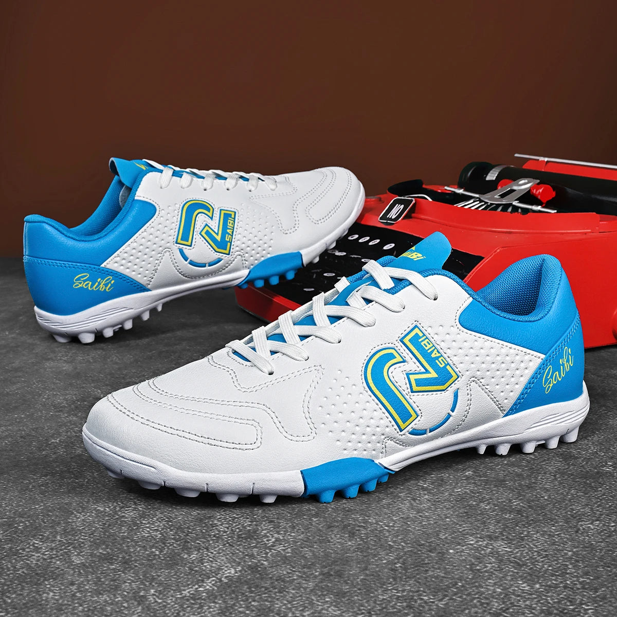 Low-top studded soccer shoes, unisex, TF and FG, slip-resistant and wear-resistant, available in 4 colors to choose from.