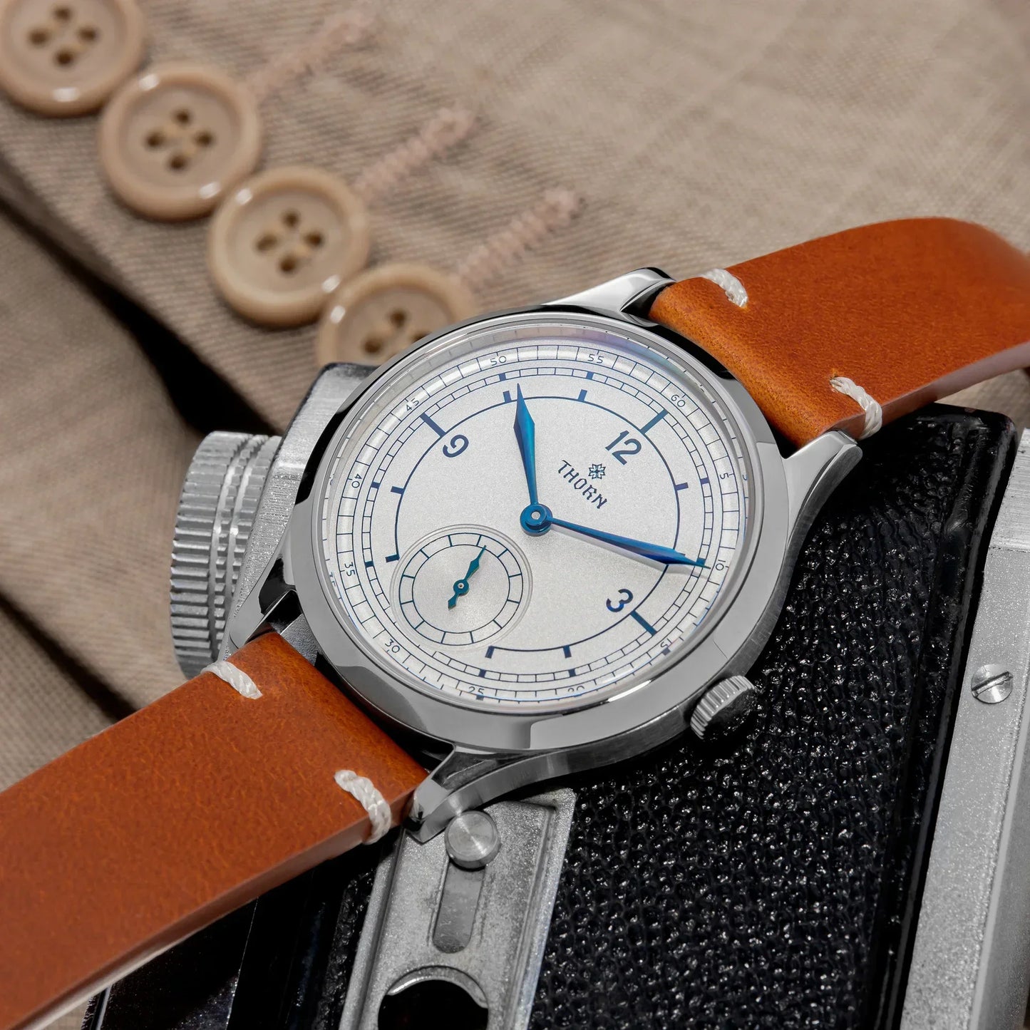 THORN T001 Quartz Watch 316L Stainless Steel Sapphire Crystal Waterproof Grilled Blue Hands Fashion Business Men Women Watch
