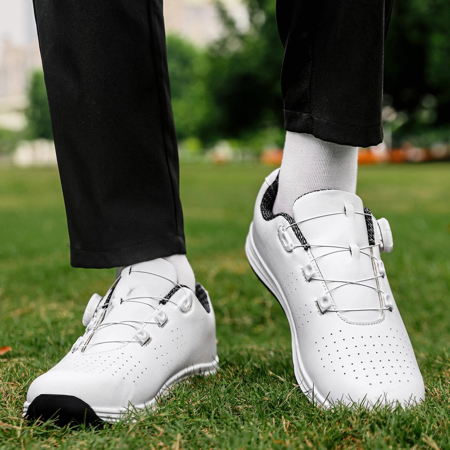 Golf Shoes for Fashionable Outdoor Use for Both Men and Women, With Anti-Slip Design, Suitable for Mountain Climbing and Hiking