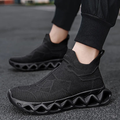 Men Sports Shoes Ultralight Fashion Slip on Daily Walking Outdoor Jogging Shoes Breathable Mesh Comfortable Casual Shoes for Men