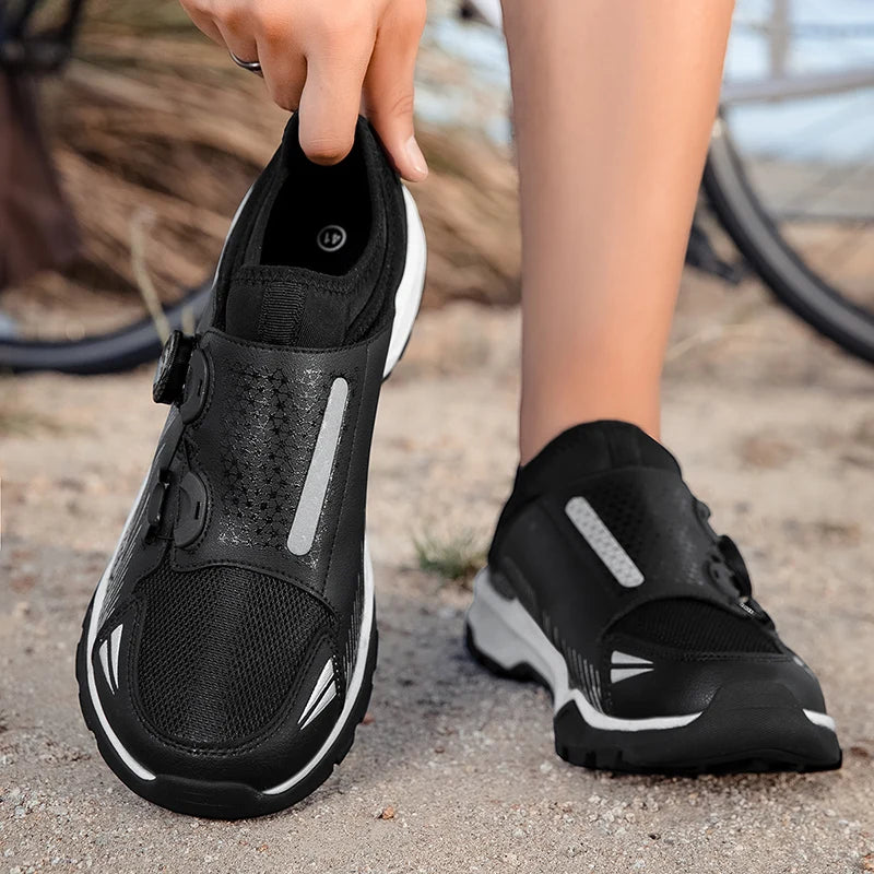 Outdoor Mountain Bike Riding Shoes With Anti Slip Soles Suitable For Riding Sports Shoes That Are Lightweight Sizes For 39-46