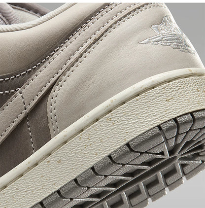 Nike Original JORDAN Herren-Basketballschuhe, niedrig geschnitten, mit Schnürung, strapazierfähig und stoßdämpfend, IB7011-001