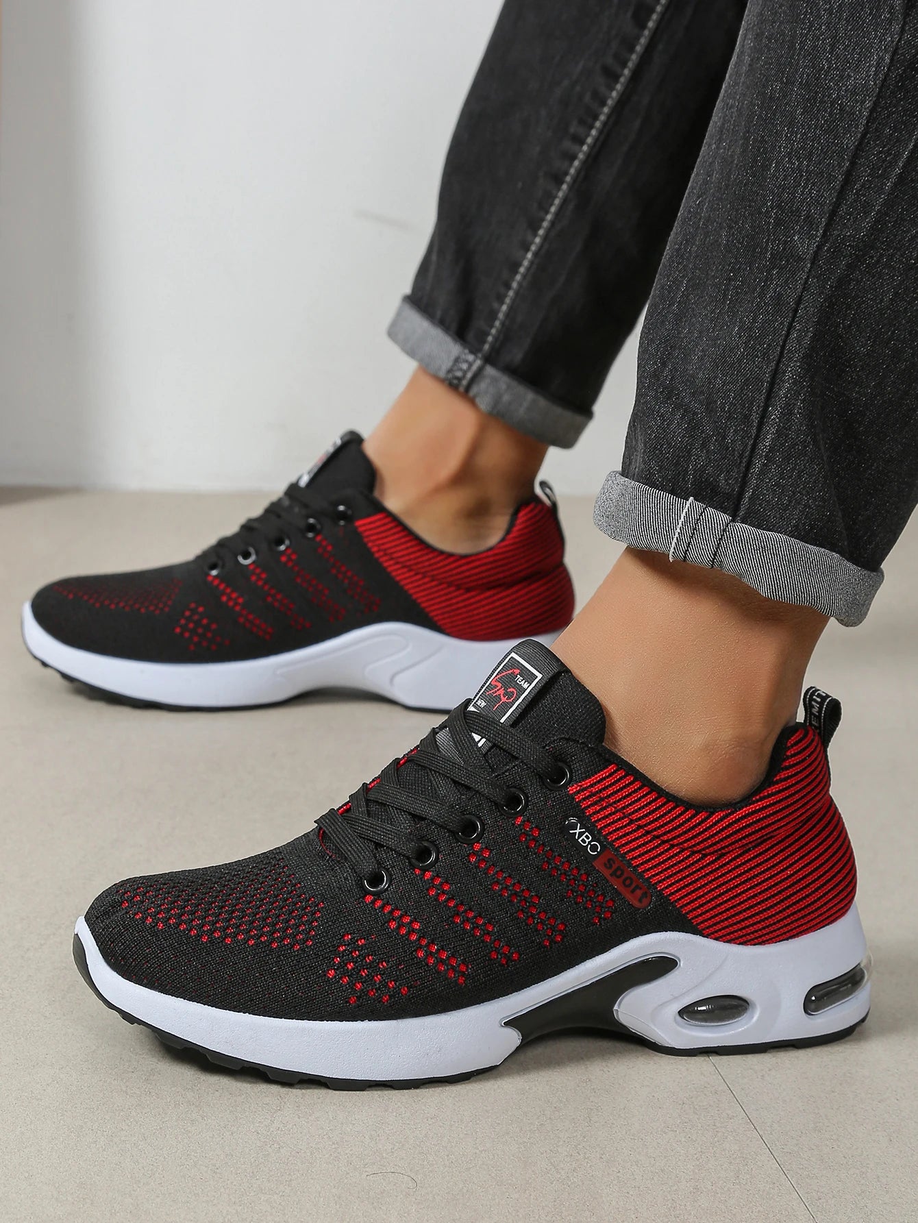 Herren-Schuhe – modische, besonders atmungsaktive Schnür-Laufschuhe – rutschfest, langlebig und mit Komfort wie auf einem Kissen – modische Herren-Sneaker