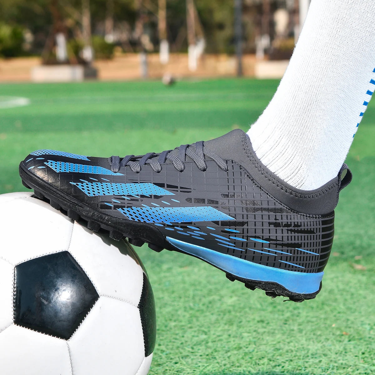 New Men Soccer Shoes Futsal Indoor Football Boots Sport Match Training Kids TF Cleats Grass Ankle Hot-selling High-quality Light